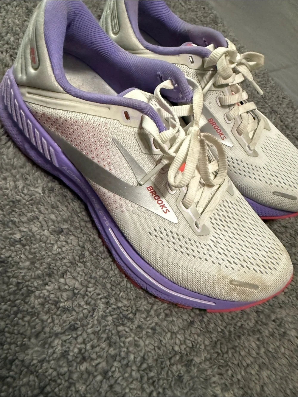 Brooks Women's White and Lavender Athletic Running Shoes